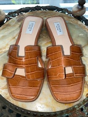 Steven By Steve Madden Cognac Croc-Embossed Slide Sandals size 6M